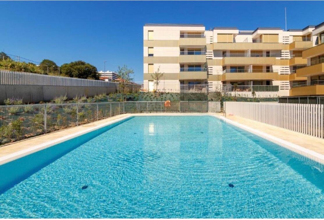A Estrenar Amplio Con Piscina Y Parking Getxo